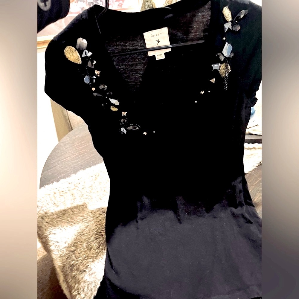 FOREVER 21 JEWELED TSHIRT MEDIUM shirt
